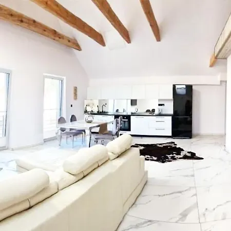 P6 White Line 55 Apartamento *