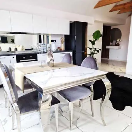 P6 White Line 55 Appartamento Pisz