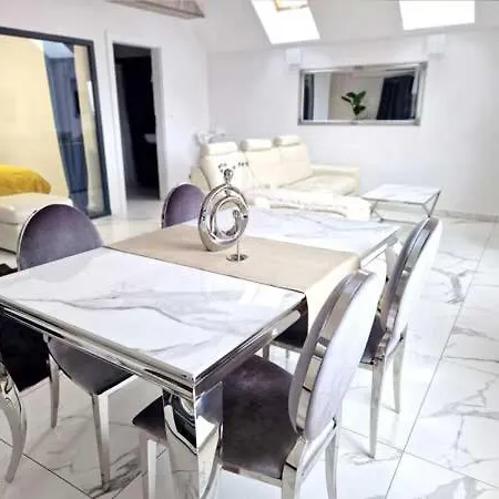 P6 White Line 55 Appartamento